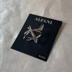 2/20$ New Alfani size 8 tower ring